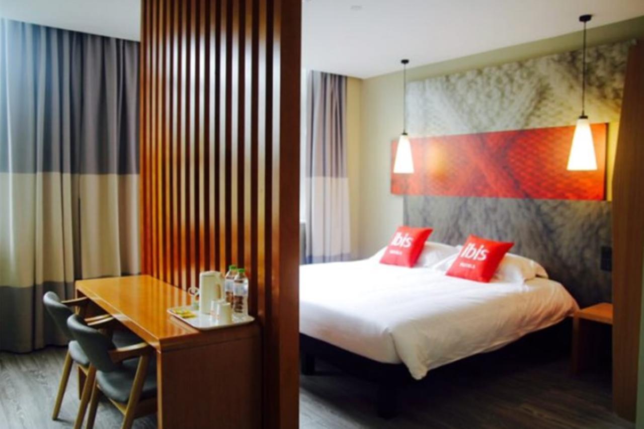Ibis Chengdu Meizhou Center Bagian luar foto