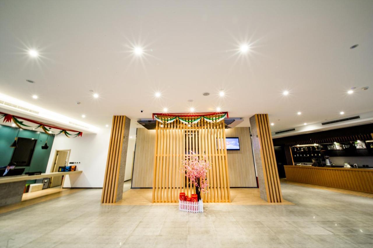 Ibis Chengdu Meizhou Center Bagian luar foto