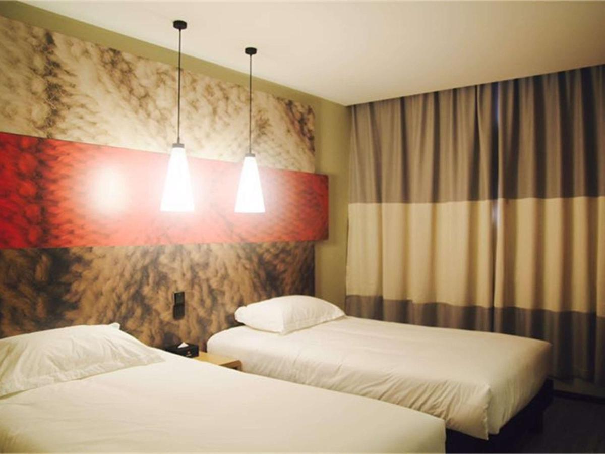 Ibis Chengdu Meizhou Center Bagian luar foto